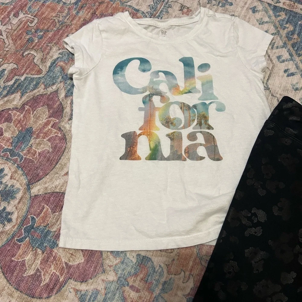 Girls size 5 outfit, leggings and tee, baby gap